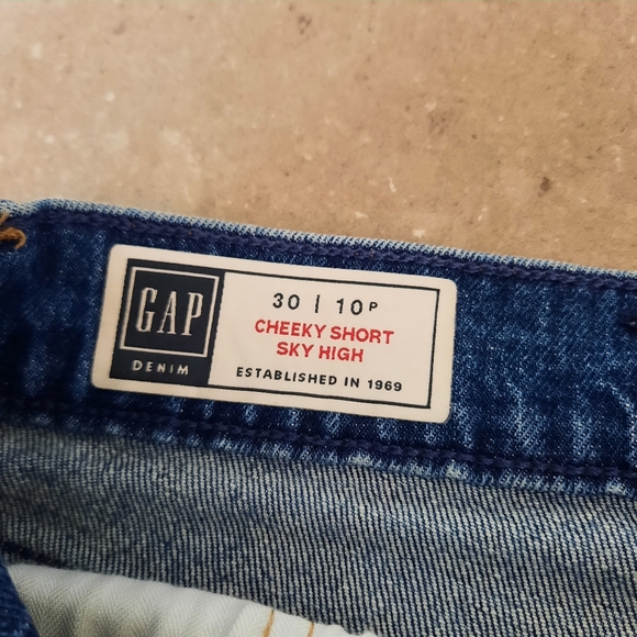 Gap Denim High-Rise Cheeky Short Women's size 10P Button Fly Cut-Offs Stretch - Picture 4 of 7